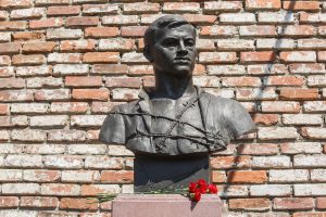 Floral tribute made in university courtyard to commemorate the 80th anniversary of the beginning of the Great Patriotic War