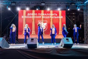 Traditional Knowledge Day party held for freshmen at Universiade Village