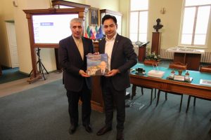 Iranian delegation discusses cultural exhibition planned at University