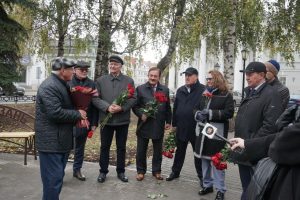 New information plaque opened at Mikhail Nuzhin bust near the Main Building