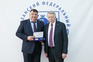 Rector Lenar Safin receives Greifer Medal from the Union of Oil and Gas Industrialists of Russia