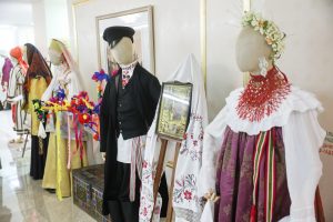 University submits items to folk costume expo at Federation Council