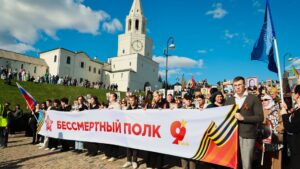 Over 2,000 people join KFU’s Immortal Regiment march on Victory Day