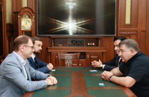 Rector of Samara National Research University Vladimir Bogatyryov welcomed by Rector Lenar Safin