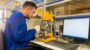 Making roads sturdier: KFU scientists seek new ways to protect bitumen from overheating