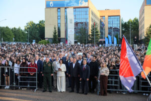 Big concert for freshmen held in Universiade Village on Knowledge Day